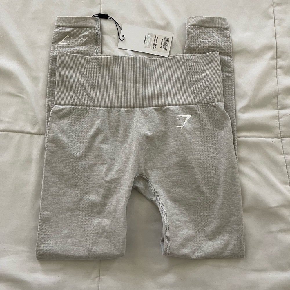 *NEW WITH TAGS* Gymshark light gray leggings